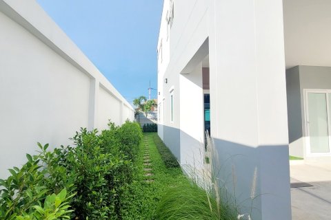 Casa de 3 dormitorios en Pattaya, Tailandia № 204549 - foto 8