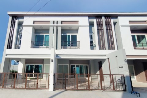 Casa de 3 dormitorios en Pattaya, Tailandia № 204549 - foto 25