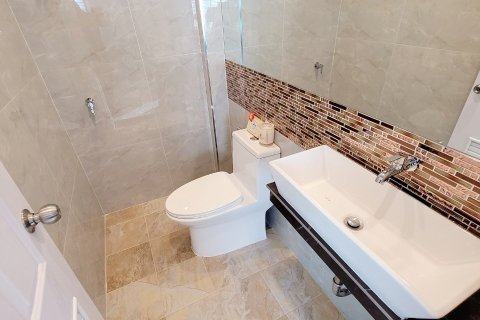 Casa de 3 dormitorios en Pattaya, Tailandia № 204549 - foto 7