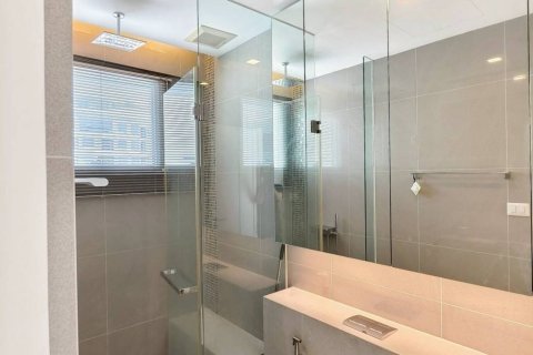 Condominio de 2 dormitorios en Chatuchak, Bangkok, Tailandia № 172920 - foto 10