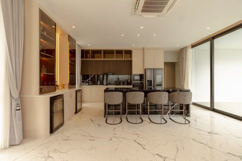 Casa de 6 dormitorios en Pattaya, Tailandia № 146477 - foto 13
