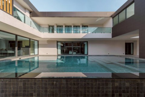 Casa de 6 dormitorios en Pattaya, Tailandia № 146477 - foto 2