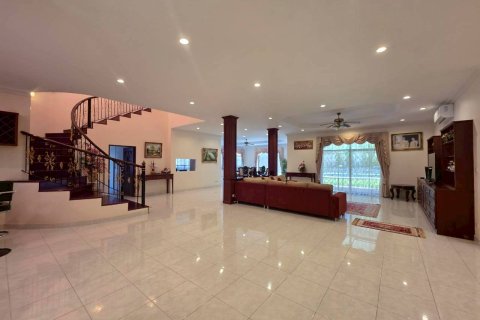 บ้านในชลบุรี, ประเทศไทย 5 ห้องนอน № 146480 - รูปถ่าย 21