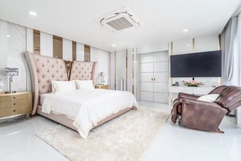 Casa de 7 dormitorios en Pattaya, Tailandia № 146478 - foto 8