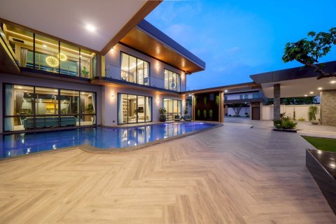 Casa de 7 dormitorios en Pattaya, Tailandia № 146476 - foto 4