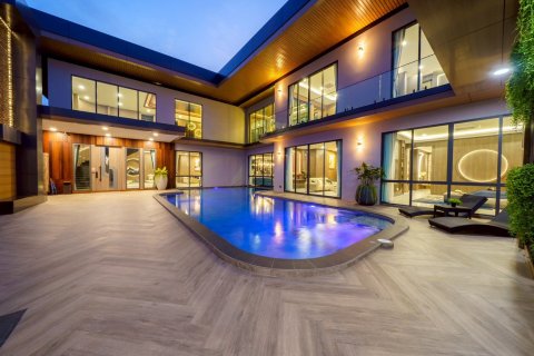 Casa de 7 dormitorios en Pattaya, Tailandia № 146476 - foto 3