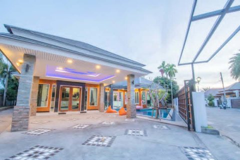 Casa de 4 dormitorios en Bang Lamung, Tailandia № 146479 - foto 6