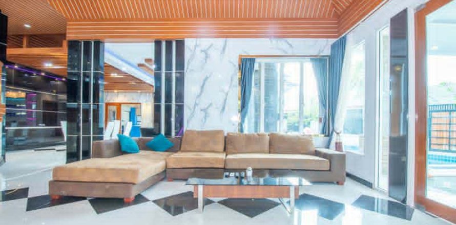 Casa de 4 dormitorios en Bang Lamung, Tailandia № 146479