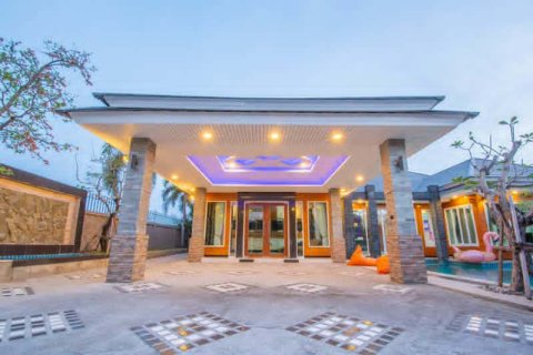 Casa de 4 dormitorios en Bang Lamung, Tailandia № 146479 - foto 7