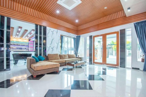 Casa de 4 dormitorios en Bang Lamung, Tailandia № 146479 - foto 27