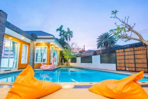Casa de 4 dormitorios en Bang Lamung, Tailandia № 146479 - foto 11