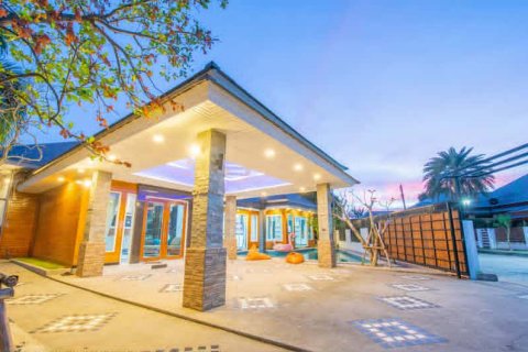 Casa de 4 dormitorios en Bang Lamung, Tailandia № 146479 - foto 5