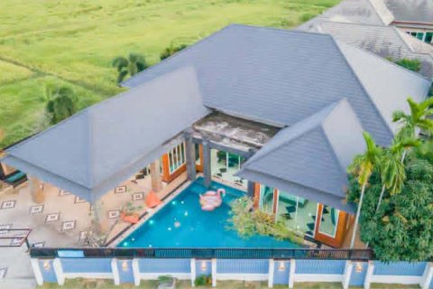 Casa de 4 dormitorios en Bang Lamung, Tailandia № 146479 - foto 3
