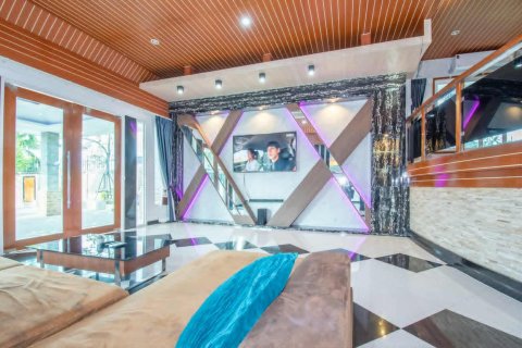 Casa de 4 dormitorios en Bang Lamung, Tailandia № 146479 - foto 26
