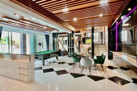 Casa de 4 dormitorios en Bang Lamung, Tailandia № 146479 - foto 19