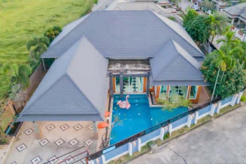 Casa de 4 dormitorios en Bang Lamung, Tailandia № 146479 - foto 2