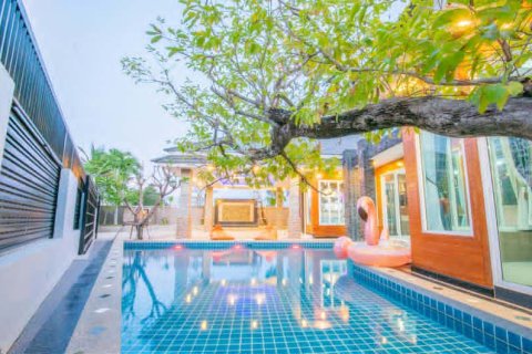 Casa de 4 dormitorios en Bang Lamung, Tailandia № 146479 - foto 9