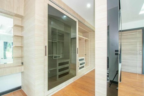 Casa de 4 dormitorios en Bang Lamung, Tailandia № 146479 - foto 29