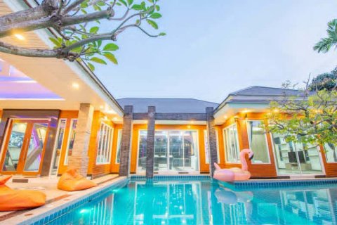 Casa de 4 dormitorios en Bang Lamung, Tailandia № 146479 - foto 10
