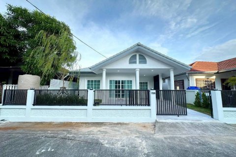 Casa de 2 dormitorios en Pattaya, Tailandia № 146475 - foto 3