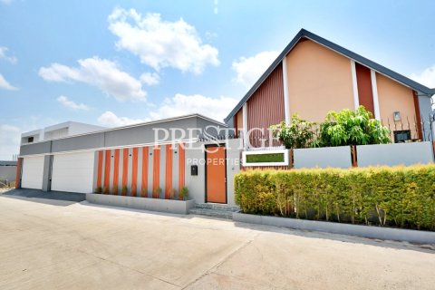 Casa de 5 dormitorios en Pattaya, Tailandia № 198461