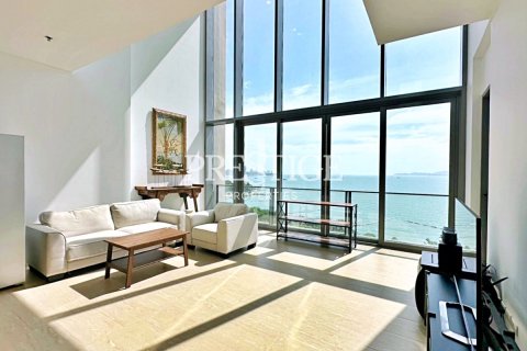 Condo in Pattaya, Thailand, 3 bedrooms № 198465 - photo 2