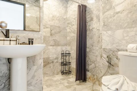 Apartamento de 2 habitaciones en Pattaya, Tailandia № 205797 - foto 11