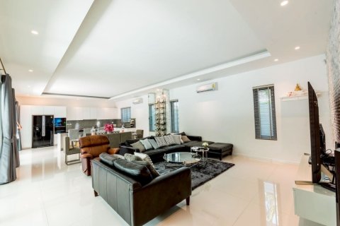 Villa in Hua Hin, Thailand 3 Schlafzimmer № 175600 - Foto 6