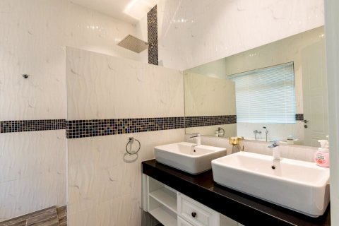 Villa in Hua Hin, Thailand 3 Schlafzimmer № 175600 - Foto 17