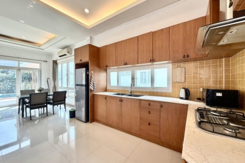 House in Pattaya, Thailand 6 bedrooms № 172608 - photo 17