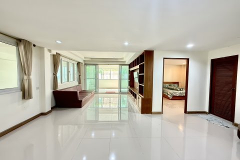 House in Pattaya, Thailand 6 bedrooms № 172608 - photo 15
