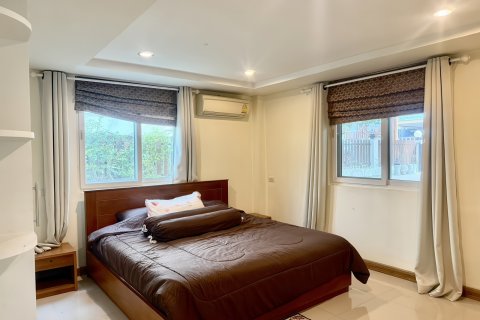 House in Pattaya, Thailand 6 bedrooms № 172608 - photo 25