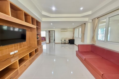 House in Pattaya, Thailand 6 bedrooms № 172608 - photo 11