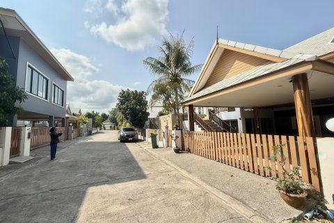 House in Pattaya, Thailand 6 bedrooms № 172608 - photo 2