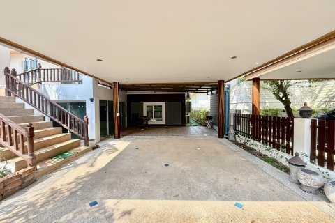 House in Pattaya, Thailand 6 bedrooms № 172608 - photo 4