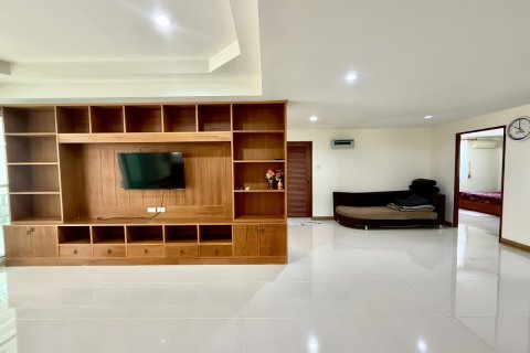 House in Pattaya, Thailand 6 bedrooms № 172608 - photo 12