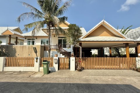 Casa de 6 dormitorios en Pattaya, Tailandia № 172608