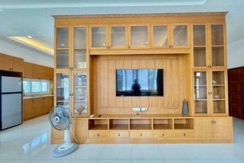 House in Pattaya, Thailand 6 bedrooms № 172608 - photo 13