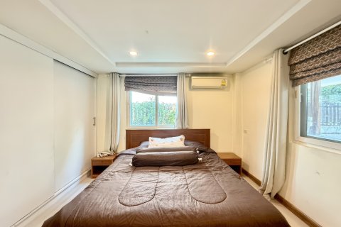 House in Pattaya, Thailand 6 bedrooms № 172608 - photo 26