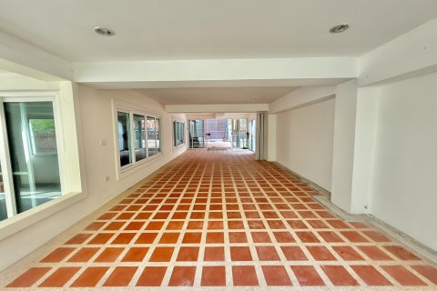 House in Pattaya, Thailand 6 bedrooms № 172608 - photo 6
