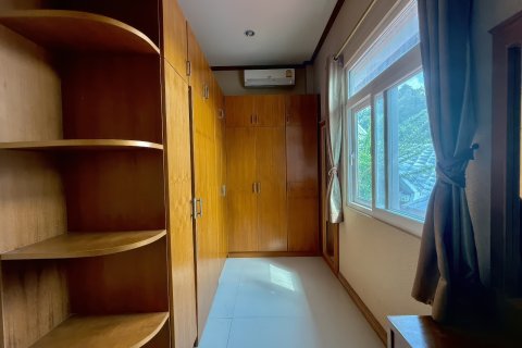 House in Pattaya, Thailand 6 bedrooms № 172608 - photo 30