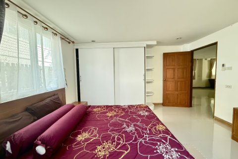 House in Pattaya, Thailand 6 bedrooms № 172608 - photo 24