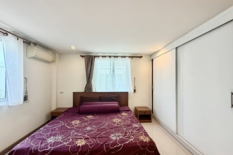 House in Pattaya, Thailand 6 bedrooms № 172608 - photo 23