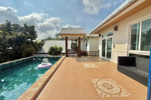 House in Pattaya, Thailand 6 bedrooms № 172608 - photo 8