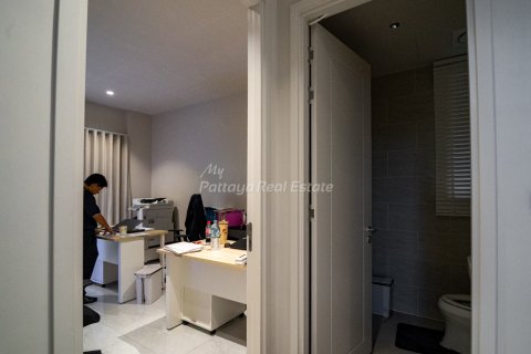Casa de 4 dormitorios en Bang Lamung, Tailandia № 172604 - foto 8