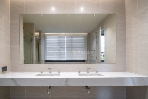 Casa de 4 dormitorios en Bang Lamung, Tailandia № 172604 - foto 13