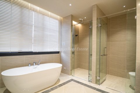 Casa de 4 dormitorios en Bang Lamung, Tailandia № 172604 - foto 11