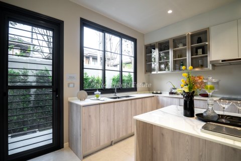 Casa de 4 dormitorios en Bang Lamung, Tailandia № 172604 - foto 5