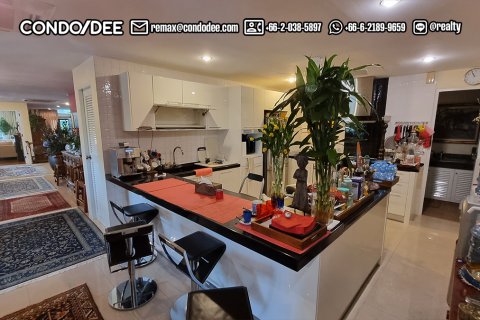 Condo in Watthana, Bangkok, Thailand, 3 bedrooms № 200827 - photo 12