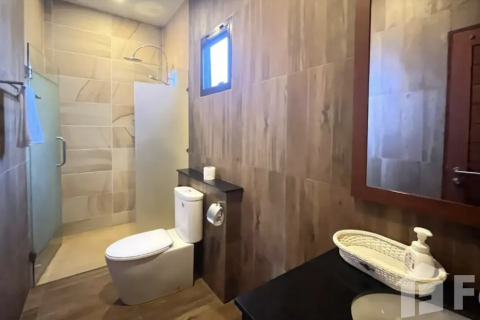 Chalet de 3 dormitorios en Phuket, Tailandia № 136013 - foto 11